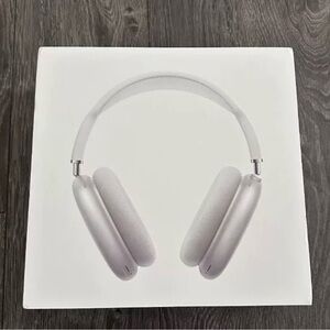 Apple AirPods Max Wireless Over-Ear Headset - Silver (new with Box)